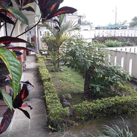 Hotel Ecologico Riverside Quevedo 外观 照片