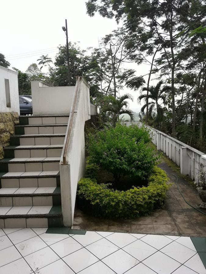 Hotel Ecologico Riverside Quevedo 外观 照片